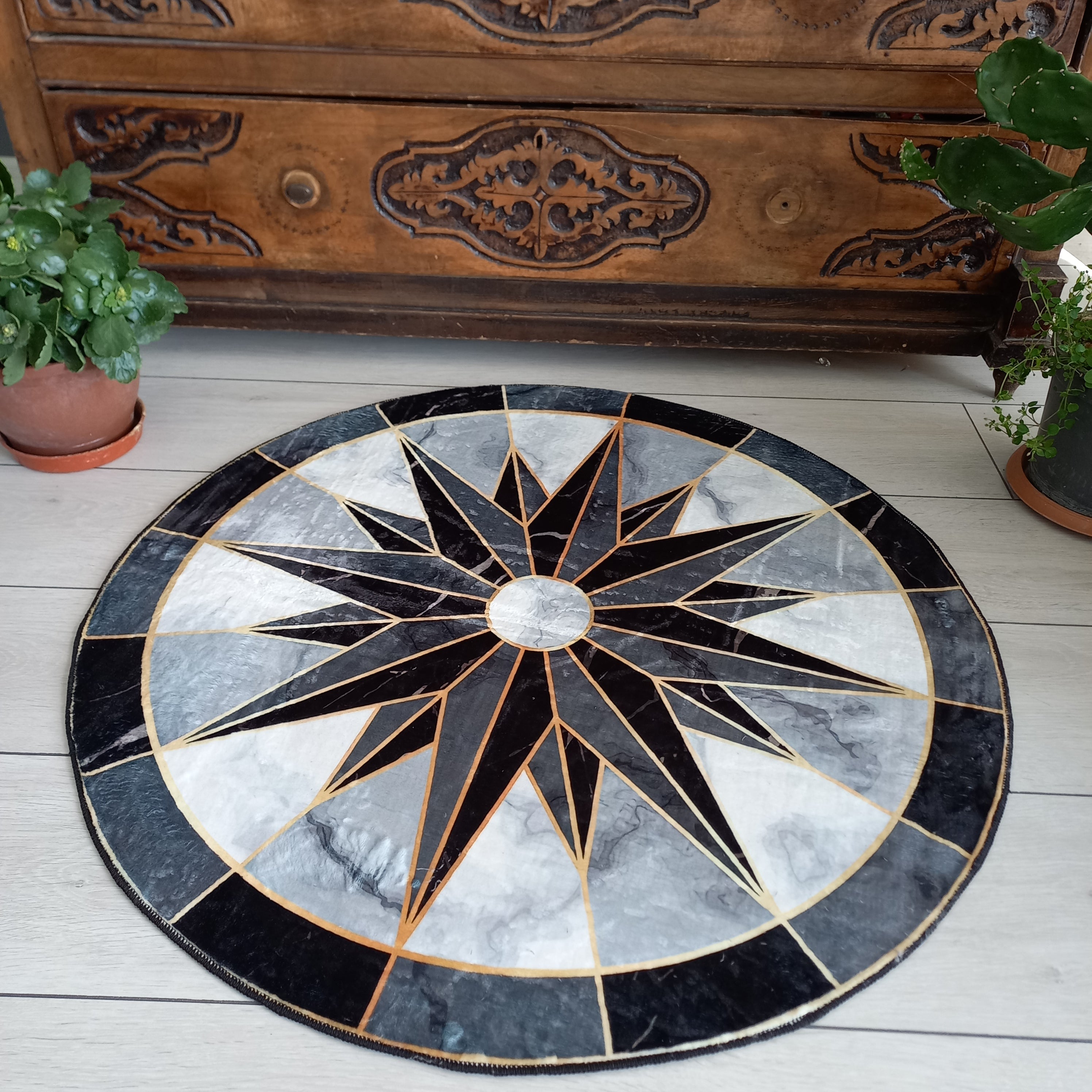 Black and Gold Compass Design Round Rug – Modern Marble-Inspired Home ...